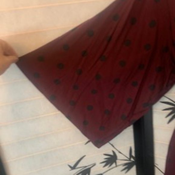 π₯π€π Get Noticed in Style! ππ€π₯ Adorable Burgundy Torrid Top size 1X - Picture 10 of 12